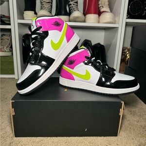 Air Jordan 1 Mid SE (GS)